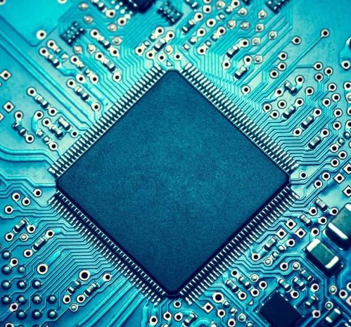 芯片荒撼动豪华车市 宝马等BBA工厂停摆，新能源转型面临新考验